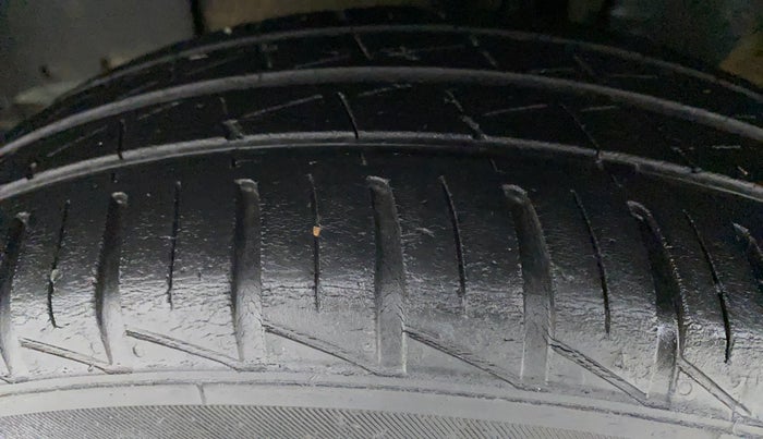 2020 Renault Kwid RXT 0.8, Petrol, Manual, 47,464 km, Left Front Tyre Tread