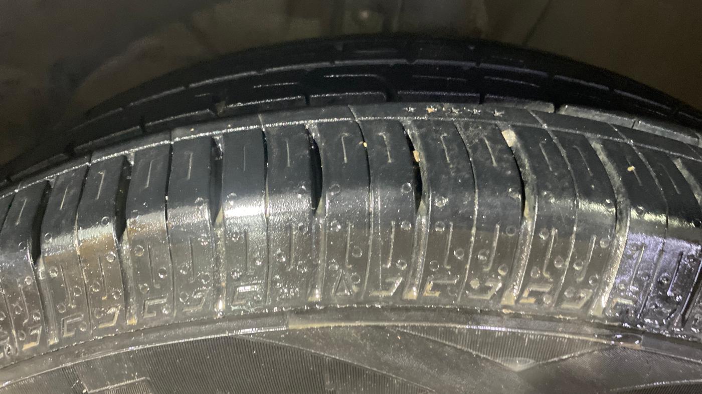 2018 Maruti Dzire ZXI AMT, Petrol, Automatic, 59,674 km, Left Front Tyre Tread