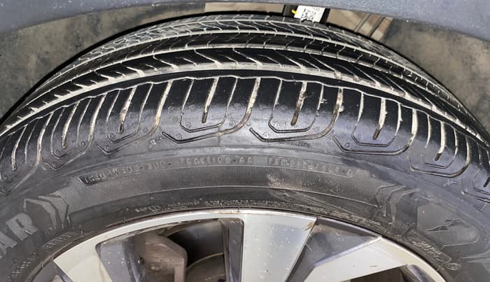 2023 Volkswagen TAIGUN TOPLINE 1.0 TSI MT, Petrol, Manual, 75,967 km, Left Front Tyre Tread
