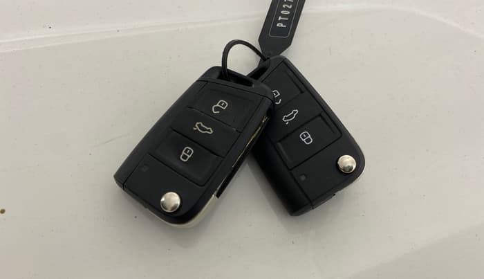 2023 Volkswagen TAIGUN TOPLINE 1.0 TSI MT, Petrol, Manual, 75,967 km, Key Close Up