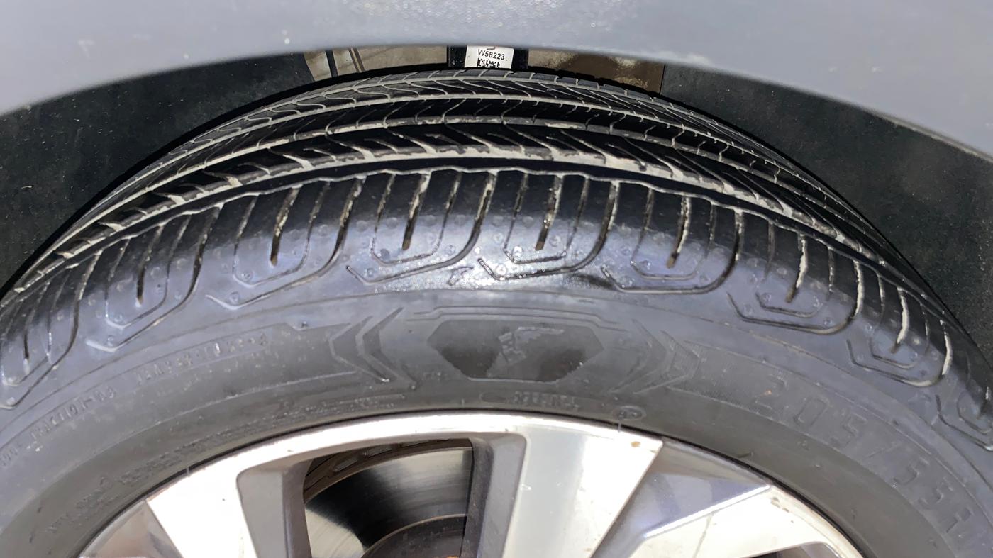 2023 Volkswagen TAIGUN TOPLINE 1.0 TSI MT, Petrol, Manual, 75,967 km, Right Front Tyre Tread