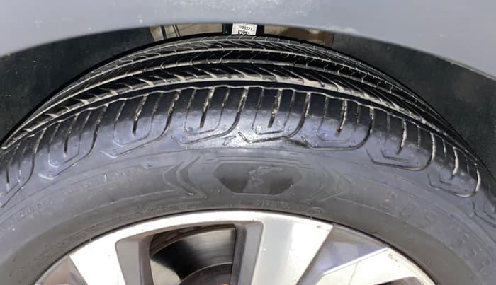 2023 Volkswagen TAIGUN TOPLINE 1.0 TSI MT, Petrol, Manual, 75,967 km, Right Front Tyre Tread