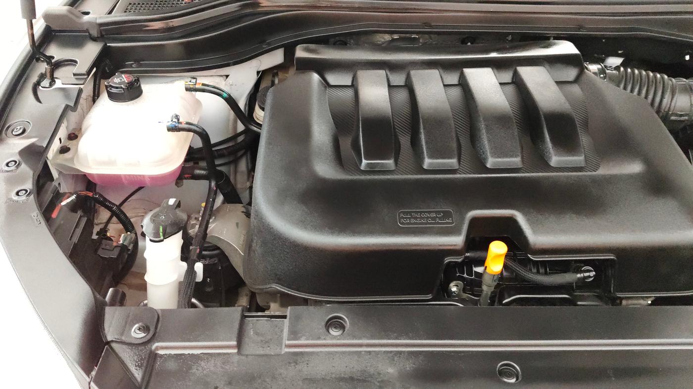 2025 Mahindra XUV700 AX 7 LUXURY P AT 7 STR, Petrol, Automatic, 8,456 km, Engine View - Right