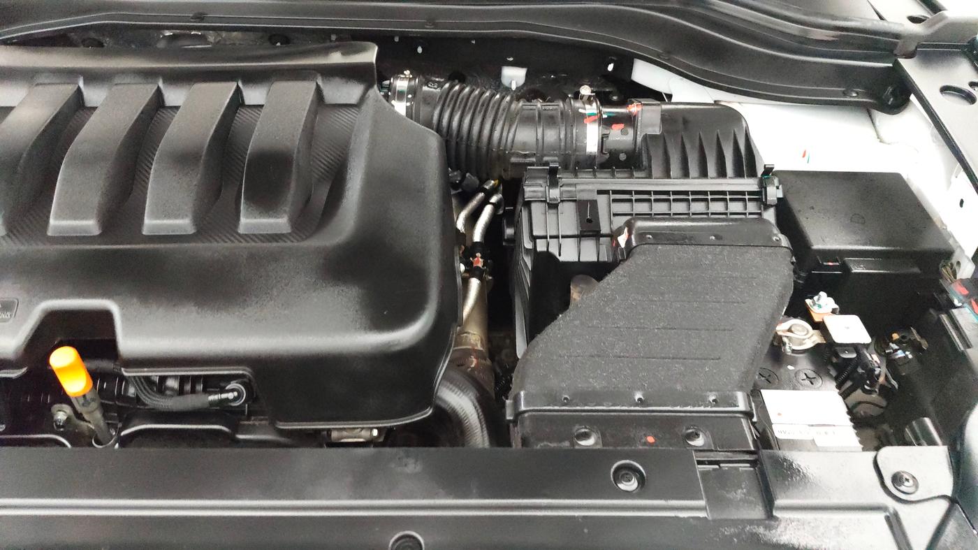 2025 Mahindra XUV700 AX 7 LUXURY P AT 7 STR, Petrol, Automatic, 8,456 km, Engine View - Left