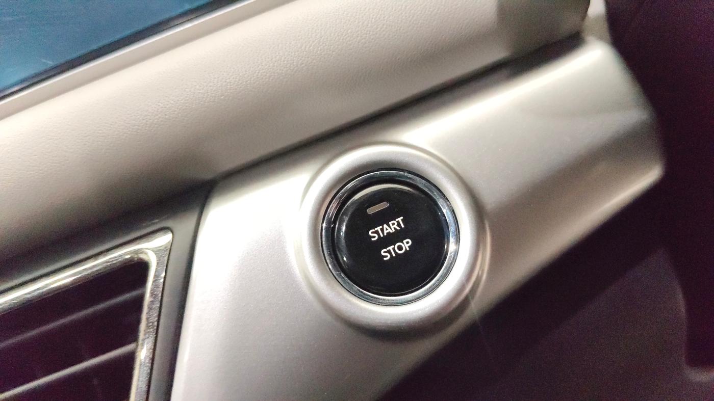 2025 Mahindra XUV700 AX 7 LUXURY P AT 7 STR, Petrol, Automatic, 8,456 km, Keyless Start/ Stop Button