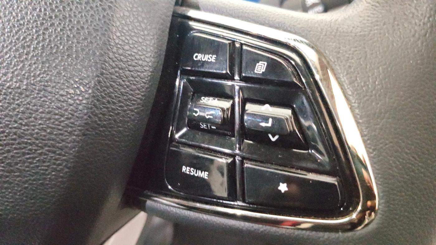 2025 Mahindra XUV700 AX 7 LUXURY P AT 7 STR, Petrol, Automatic, 8,456 km, Adaptive Cruise Control