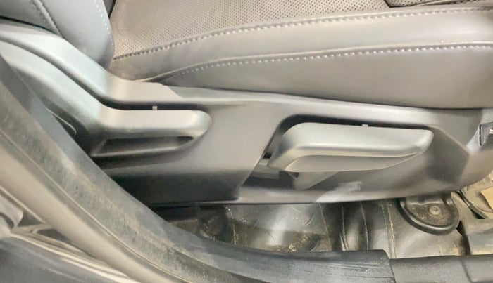 2024 Tata NEXON FEARLESS + SUNROOF DUAL TONE 1.2 PETROL, Petrol, Manual, 4,075 km, Driver Side Adjustment Panel