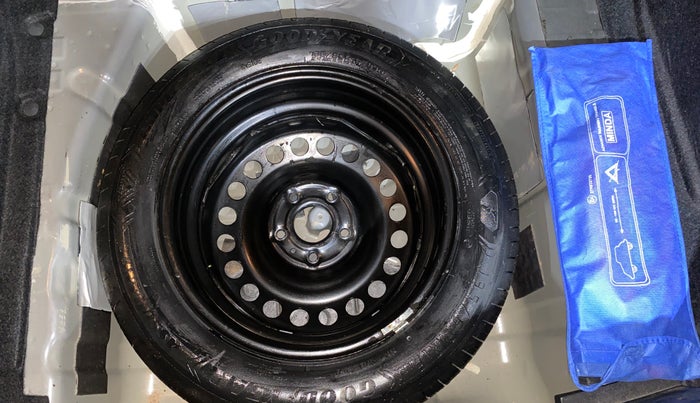 2024 Tata NEXON FEARLESS + SUNROOF DUAL TONE 1.2 PETROL, Petrol, Manual, 4,075 km, Spare Tyre