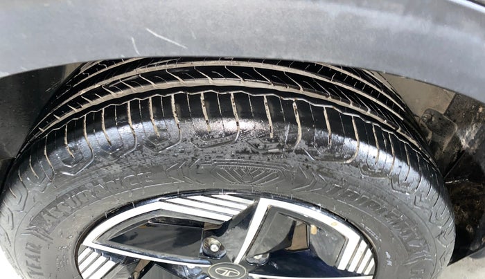 2024 Tata NEXON FEARLESS + SUNROOF DUAL TONE 1.2 PETROL, Petrol, Manual, 4,075 km, Right Rear Tyre Tread