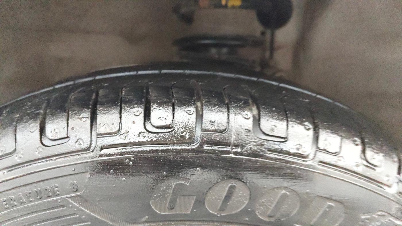 2016 Maruti Alto K10 VXI AMT, Petrol, Automatic, 40,679 km, Left Front Tyre Tread