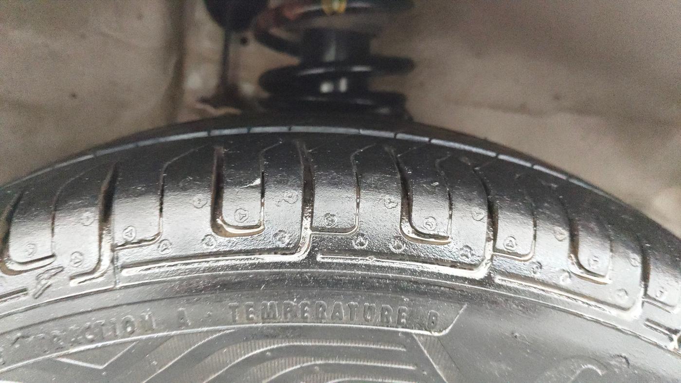 2016 Maruti Alto K10 VXI AMT, Petrol, Automatic, 40,679 km, Right Front Tyre Tread
