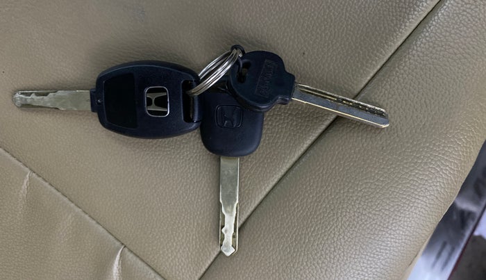 2015 Honda Amaze 1.2L I-VTEC S, Petrol, Manual, 77,826 km, Key Close Up