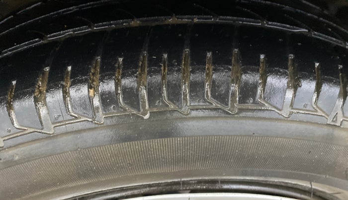 2015 Honda Amaze 1.2L I-VTEC S, Petrol, Manual, 77,826 km, Right Rear Tyre Tread