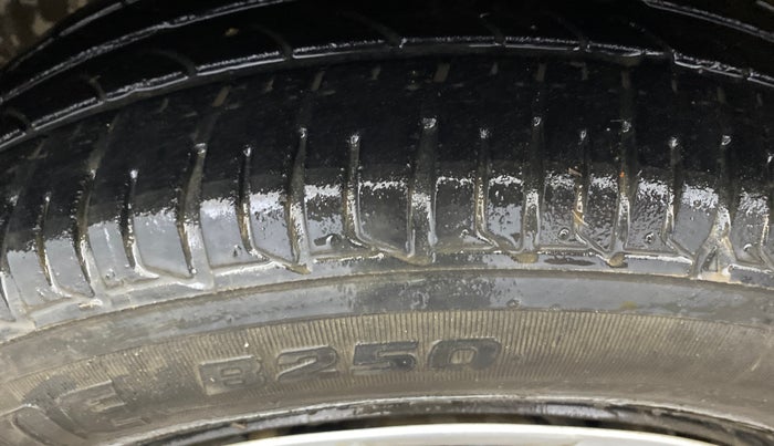 2015 Honda Amaze 1.2L I-VTEC S, Petrol, Manual, 77,826 km, Left Front Tyre Tread