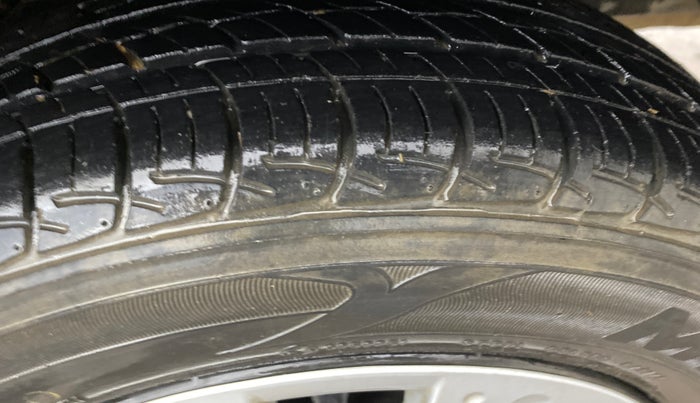 2015 Honda Amaze 1.2L I-VTEC S, Petrol, Manual, 77,826 km, Left Rear Tyre Tread