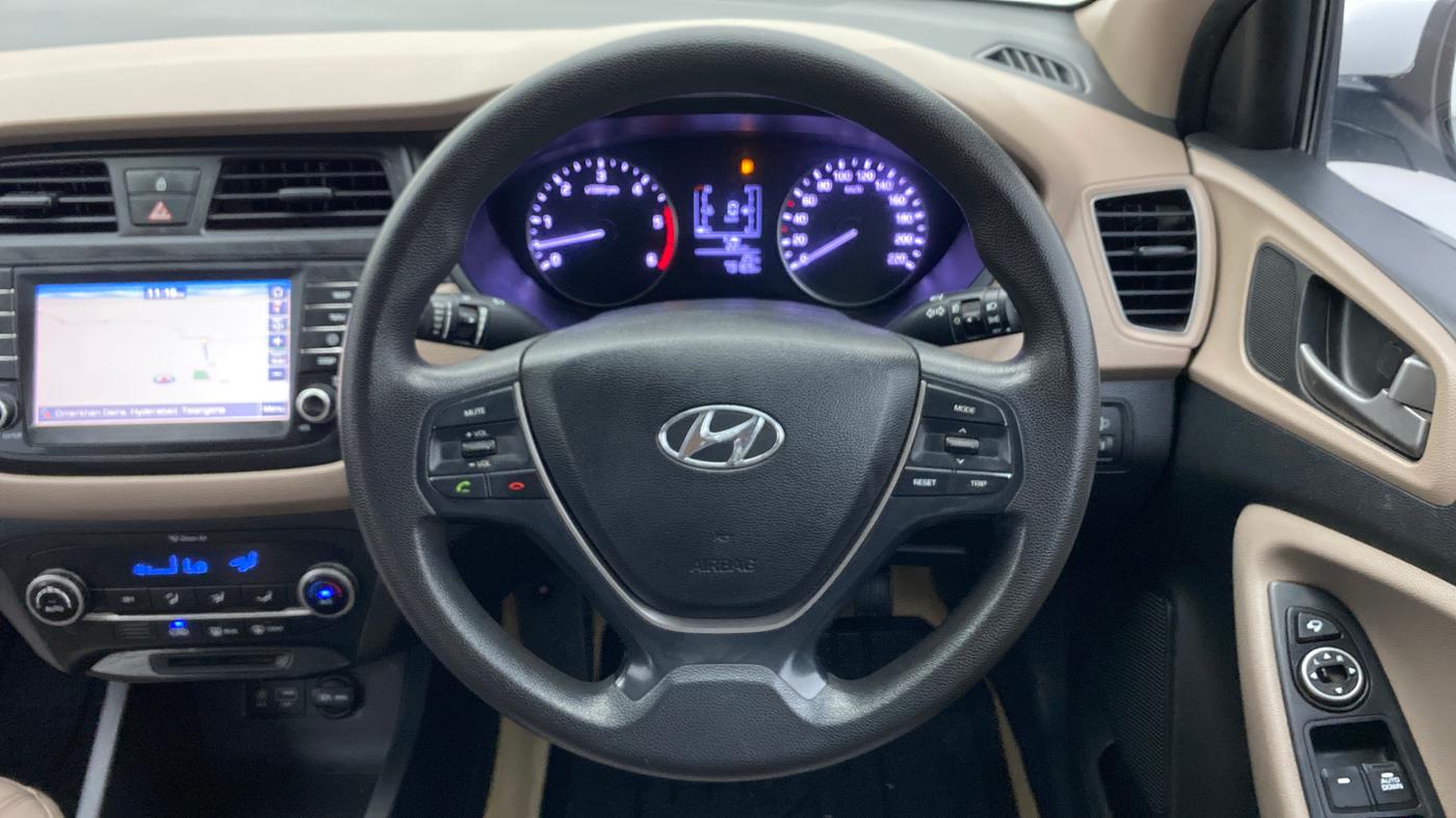 2017 Hyundai Elite i20 ASTA 1.4 CRDI DUAL TONE, Diesel, Manual, 79,255 km, Steering Wheel Close Up