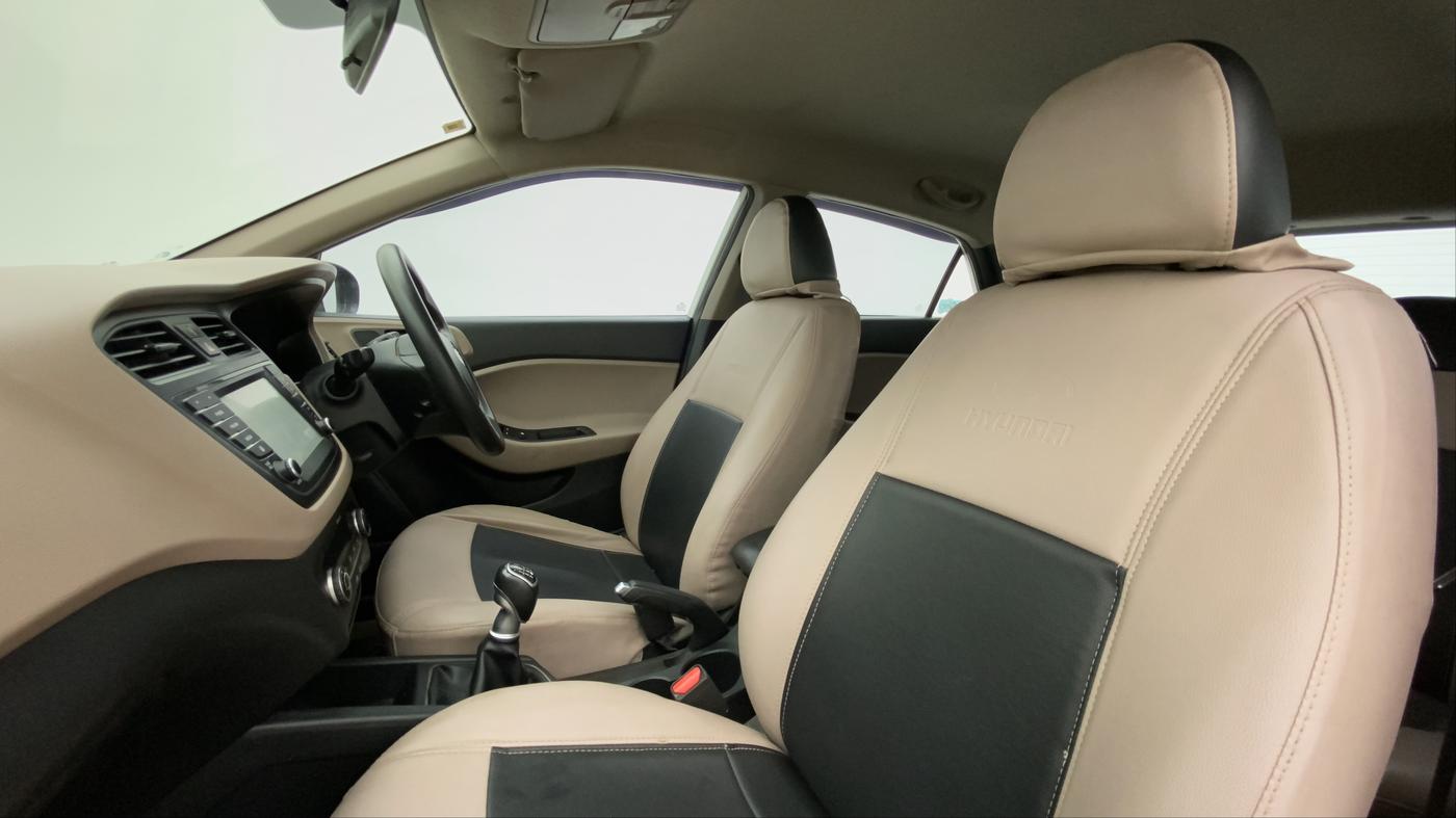 2017 Hyundai Elite i20 ASTA 1.4 CRDI DUAL TONE, Diesel, Manual, 79,255 km, Right Side Front Door Cabin