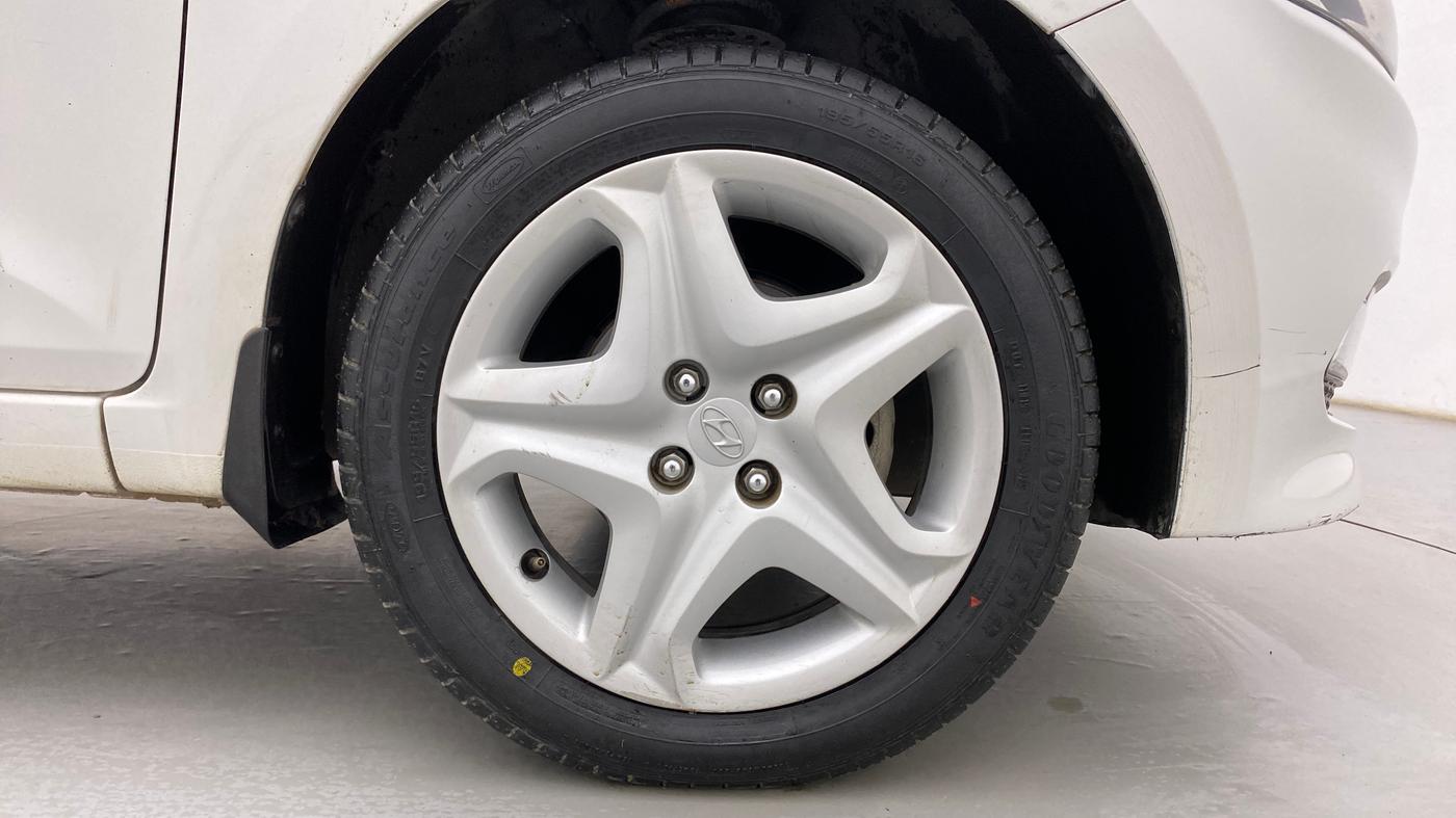 2017 Hyundai Elite i20 ASTA 1.4 CRDI DUAL TONE, Diesel, Manual, 79,255 km, Right Front Wheel
