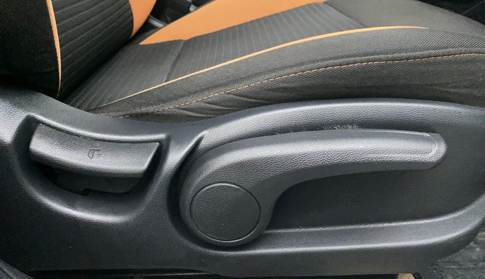 2016 Hyundai i20 Active 1.2 SX, Petrol, Manual, Driver Side Adjustment Panel