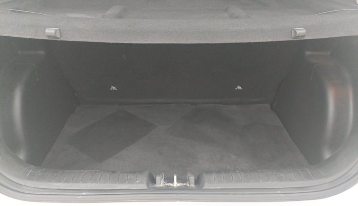 2021 Hyundai VENUE SX 1.5 CRDI, Diesel, Manual, 48,625 km, Boot Inside