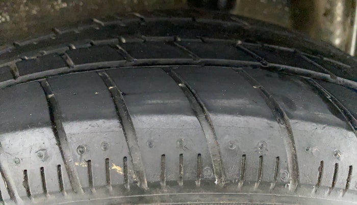2018 Maruti Celerio VXI CNG D, CNG, Manual, 65,067 km, Left Front Tyre Tread