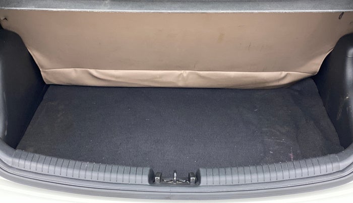 2016 Hyundai Grand i10 MAGNA 1.2 KAPPA VTVT, Petrol, Manual, 71,337 km, Boot Inside