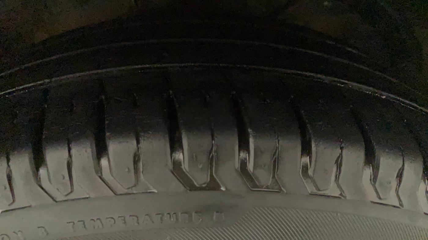 2019 Maruti Dzire ZXI PLUS AMT, Petrol, Automatic, 43,380 km, Right Front Tyre Tread