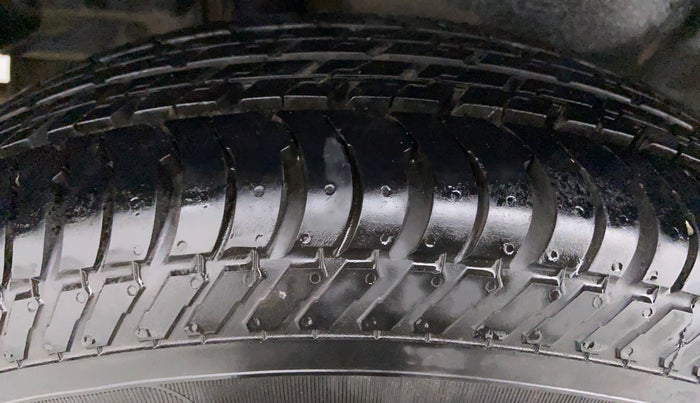 2012 Maruti Swift Dzire VXI, Petrol, Manual, 87,736 km, Right Front Tyre Tread