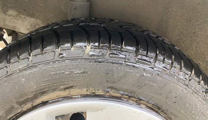 2015 Honda Brio S MT, Petrol, Manual, 20,156 km, Right Rear Tyre Tread