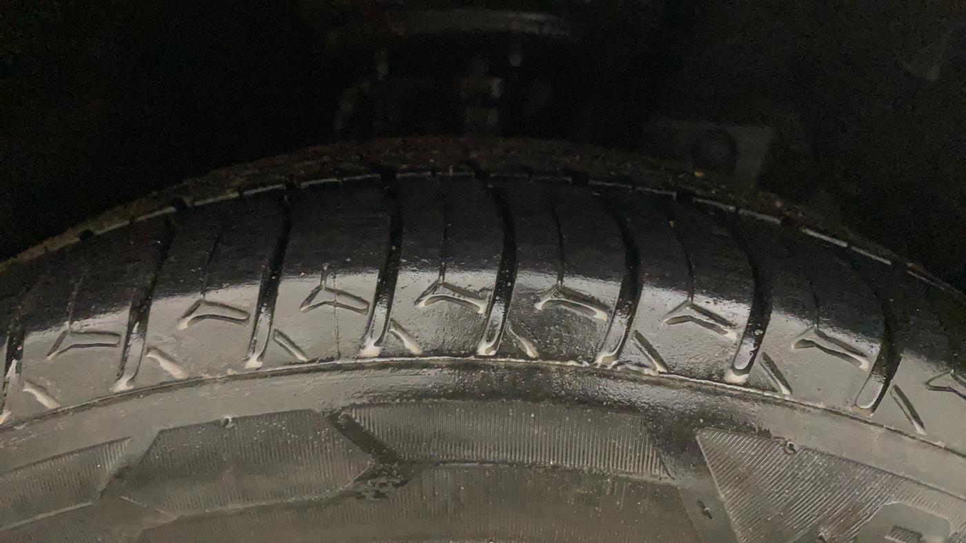 2021 Honda City 1.5L I-VTEC V CVT 5TH GEN, Petrol, Automatic, 1,20,704 km, Right Front Tyre Tread