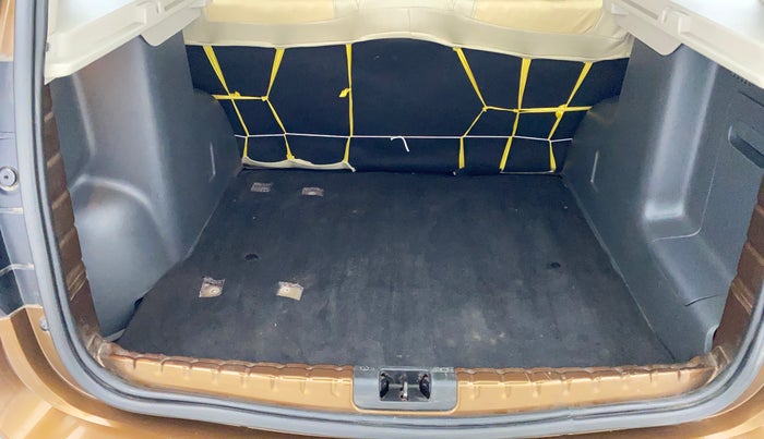 2014 Renault Duster RXL PETROL, Petrol, Manual, 69,454 km, Boot Inside