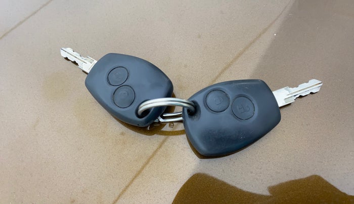 2014 Renault Duster RXL PETROL, Petrol, Manual, 69,454 km, Key Close Up