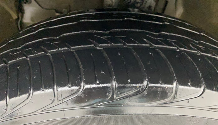 2014 Renault Duster RXL PETROL, Petrol, Manual, 69,454 km, Left Front Tyre Tread