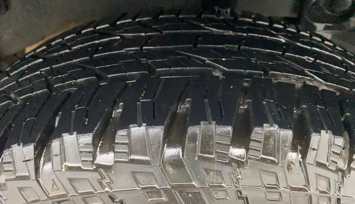 2014 Renault Duster RXL PETROL, Petrol, Manual, 69,454 km, Left Rear Tyre Tread