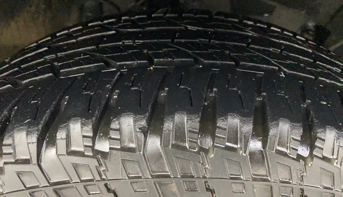2014 Renault Duster RXL PETROL, Petrol, Manual, 69,454 km, Right Front Tyre Tread