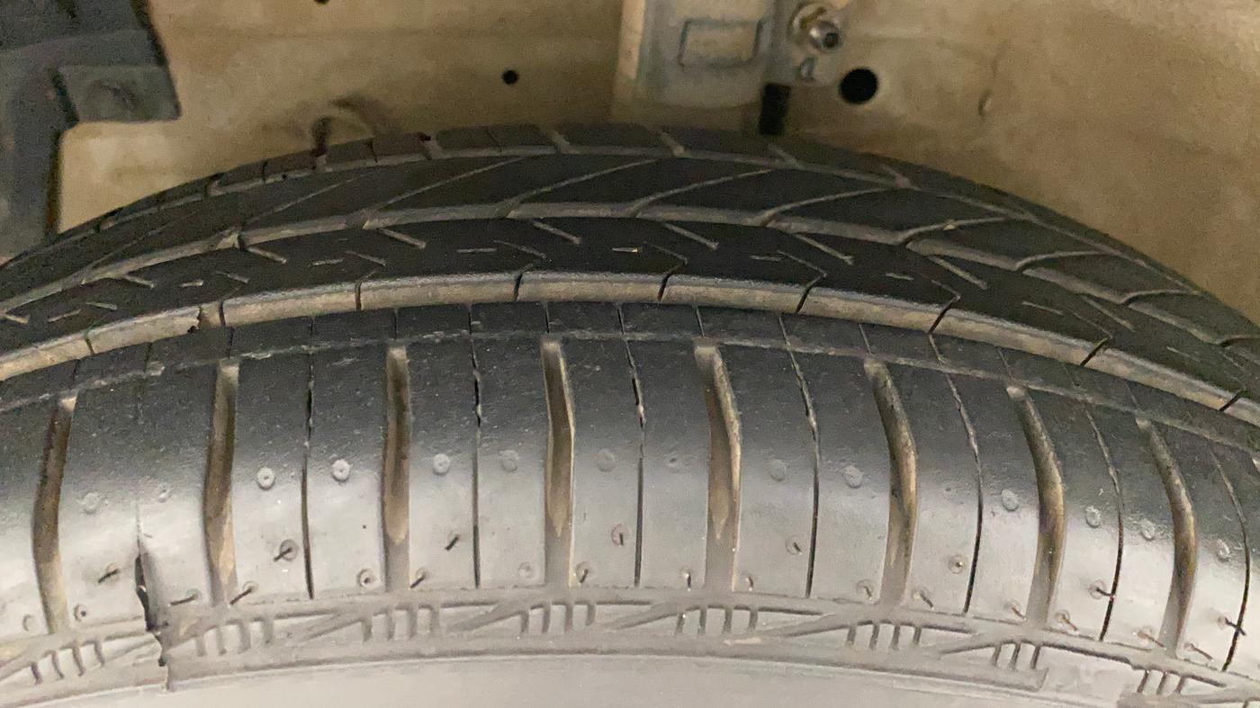 2012 Maruti Swift Dzire LXI, Petrol, Manual, 60,278 km, Left Front Tyre Tread