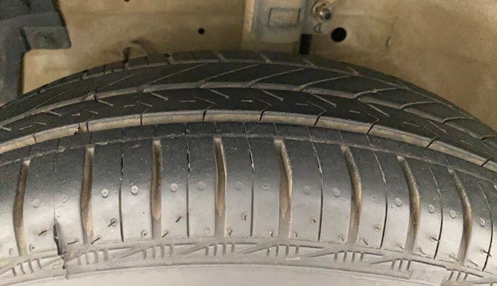 2012 Maruti Swift Dzire LXI, Petrol, Manual, 60,278 km, Left Front Tyre Tread