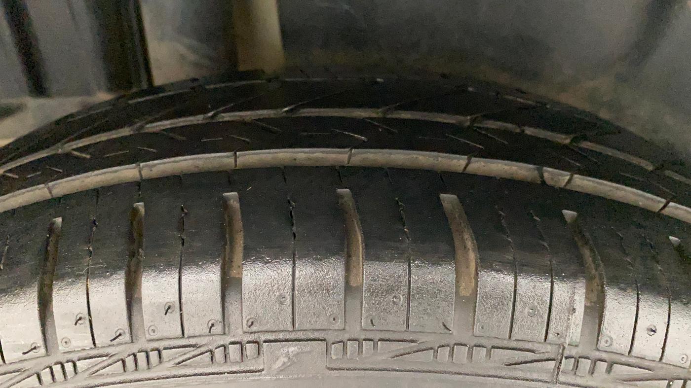 2012 Maruti Swift Dzire LXI, Petrol, Manual, 60,278 km, Right Rear Tyre Tread