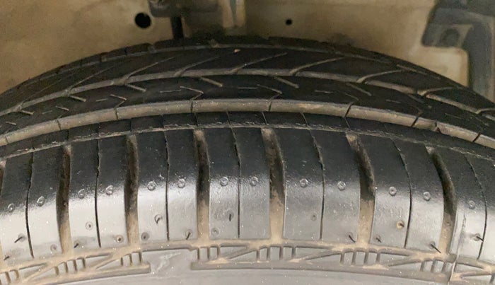 2012 Maruti Swift Dzire LXI, Petrol, Manual, 60,278 km, Right Front Tyre Tread