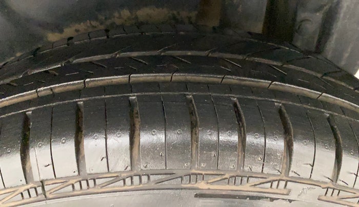 2012 Maruti Swift Dzire LXI, Petrol, Manual, 60,278 km, Left Rear Tyre Tread