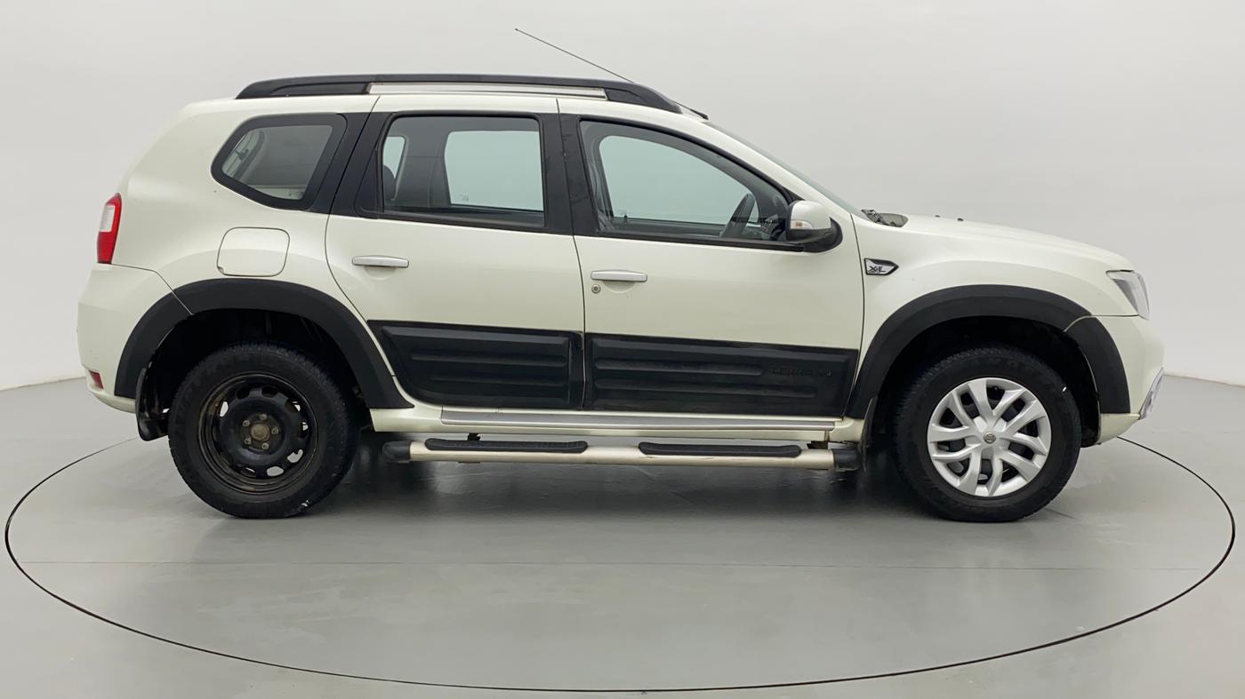 2017 Nissan Terrano XL P, Petrol, Manual, 37,377 km, Right Side View