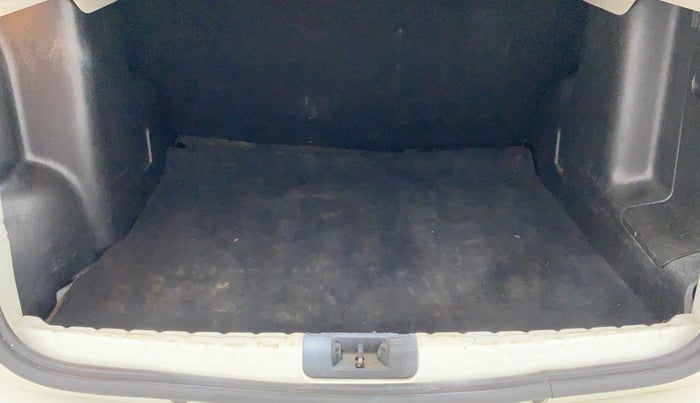 2017 Nissan Terrano XL P, Petrol, Manual, 37,377 km, Boot Inside