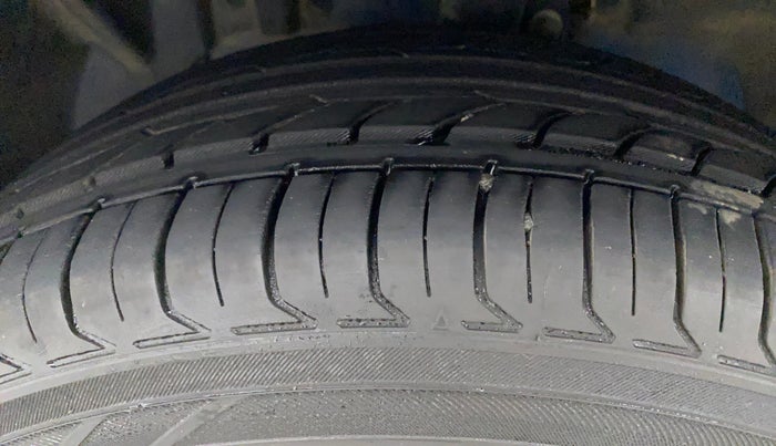 2017 Ford Ecosport TITANIUM+ 1.5L DIESEL, Diesel, Manual, 91,501 km, Left Front Tyre Tread
