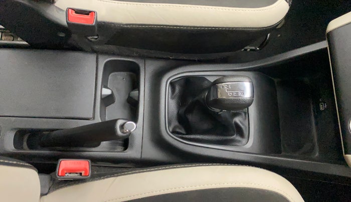 2020 Renault TRIBER RXZ AMT, Petrol, Automatic, 58,053 km, Gear Lever