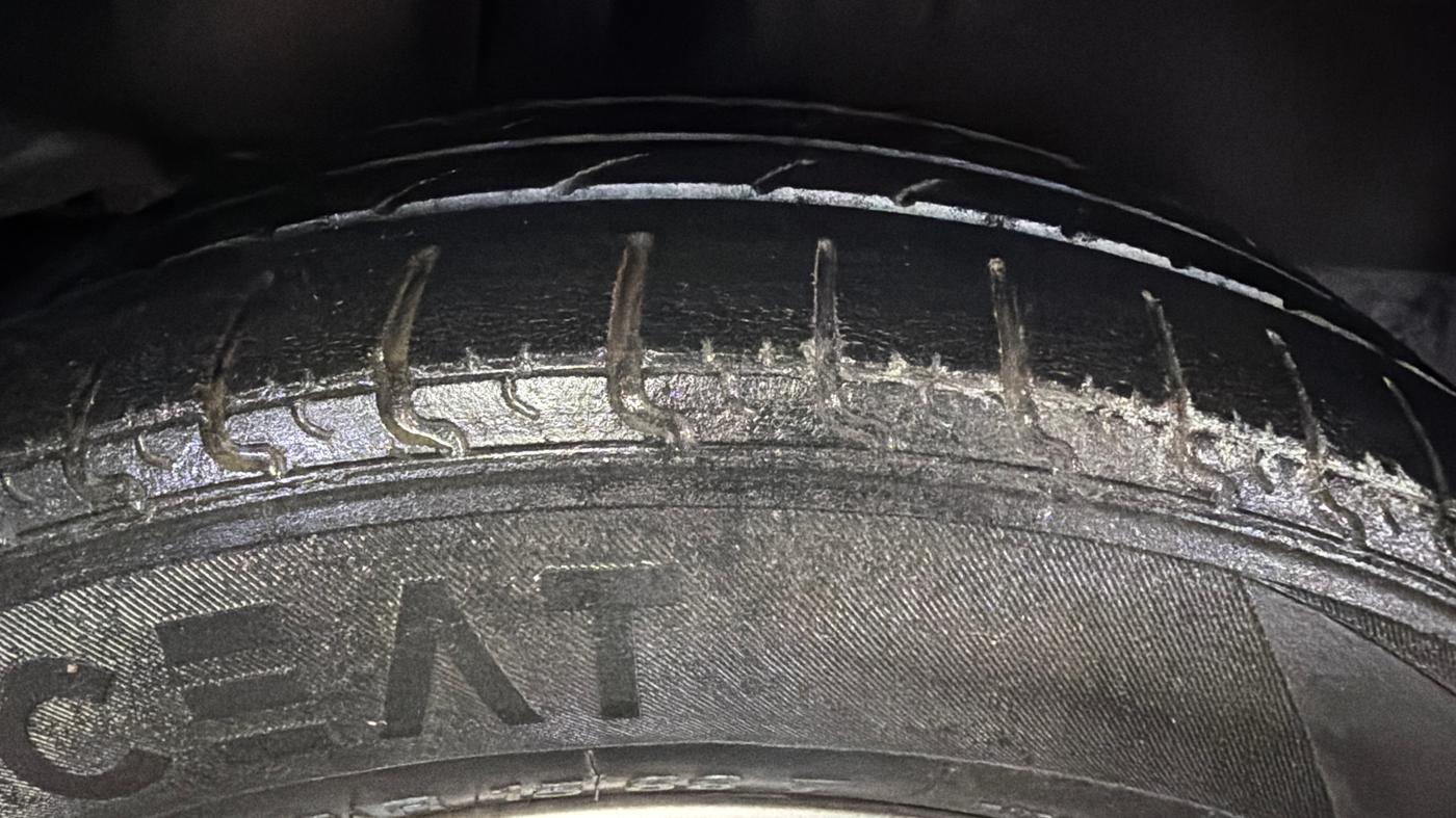 2015 Maruti Ciaz ZXI AT, CNG, Automatic, 69,197 km, Right Rear Tyre Tread