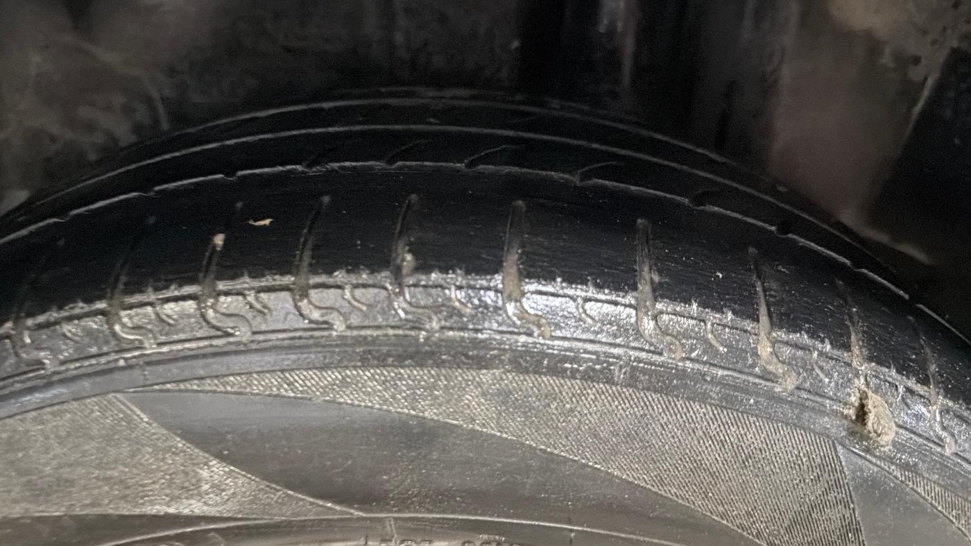 2015 Maruti Ciaz ZXI AT, CNG, Automatic, 69,197 km, Left Rear Tyre Tread