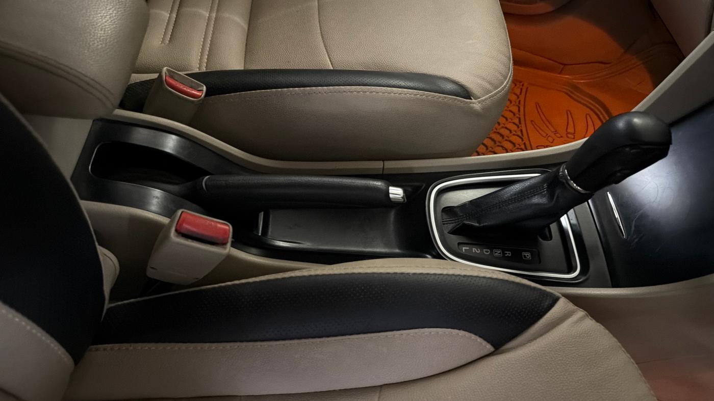 2015 Maruti Ciaz ZXI AT, CNG, Automatic, 69,197 km, Gear Lever