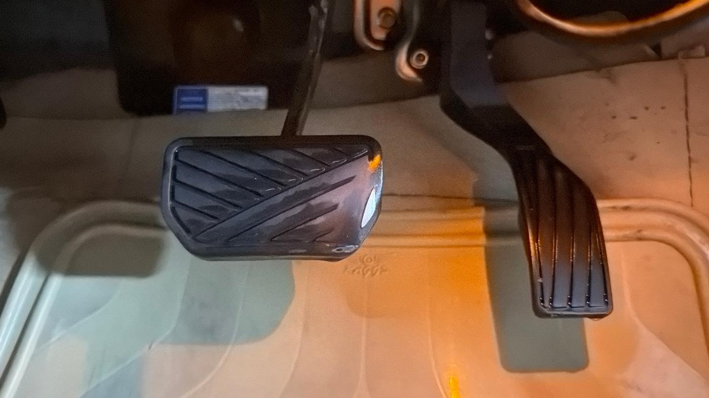 2015 Maruti Ciaz ZXI AT, CNG, Automatic, 69,197 km, Pedals