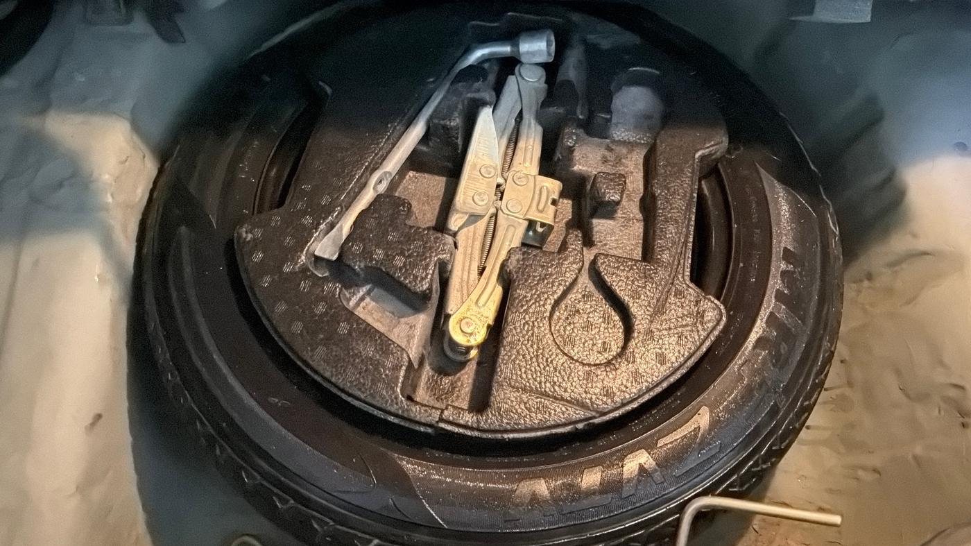 2015 Maruti Ciaz ZXI AT, CNG, Automatic, 69,197 km, Spare Tyre