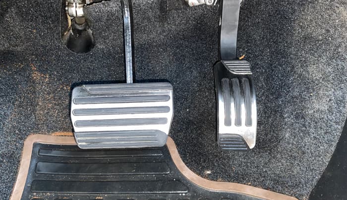 2018 Mahindra XUV500 W11 AT, Diesel, Automatic, 29,981 km, Pedals